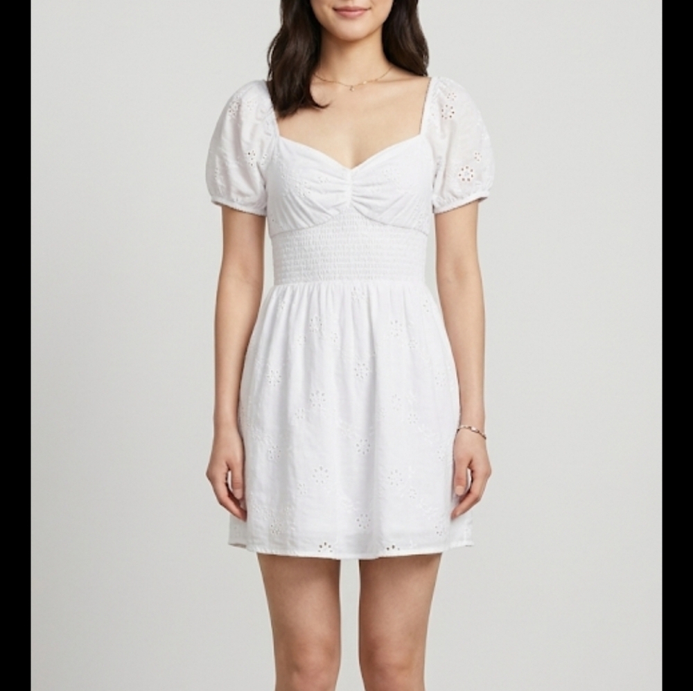 Hollister White Eyelet Dress Built In Shorts Size S Smocked Waist Puff Sleeves